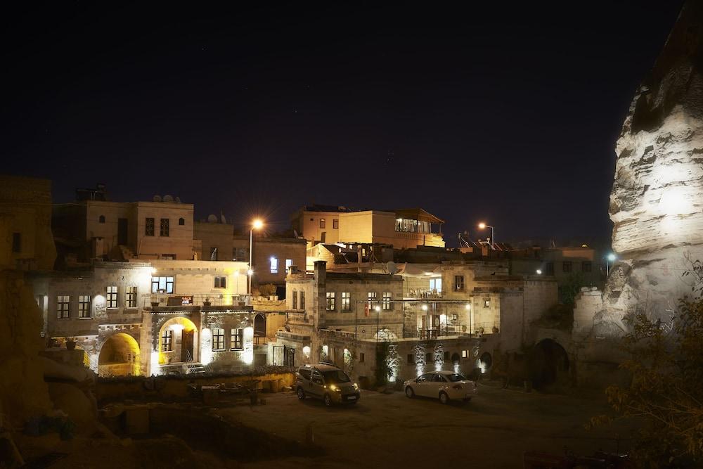 King Cave Hotel