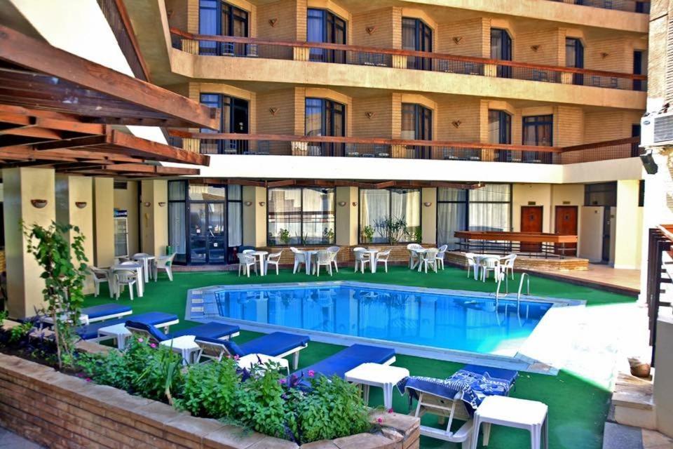 Gaddis Hotel