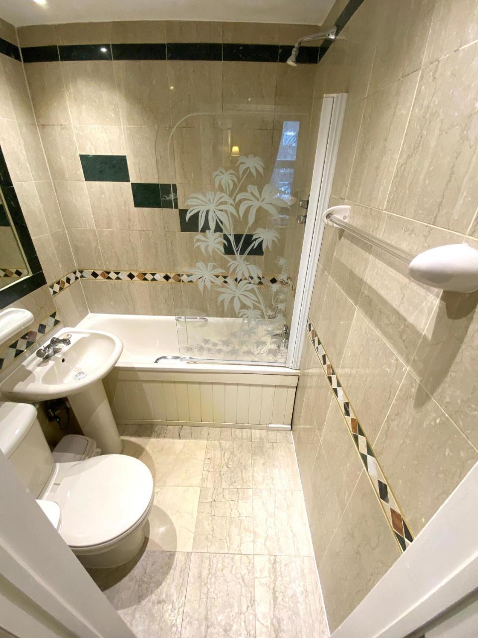 Brompton Hotel 2