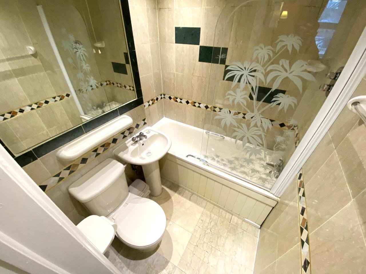 Brompton Hotel 1