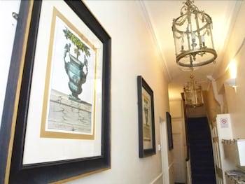 Kensington Flat 1