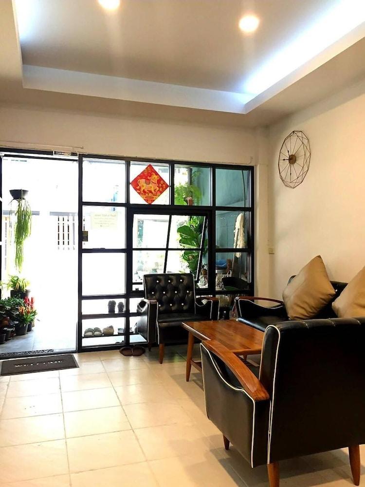 Asok Montri Hostel 1