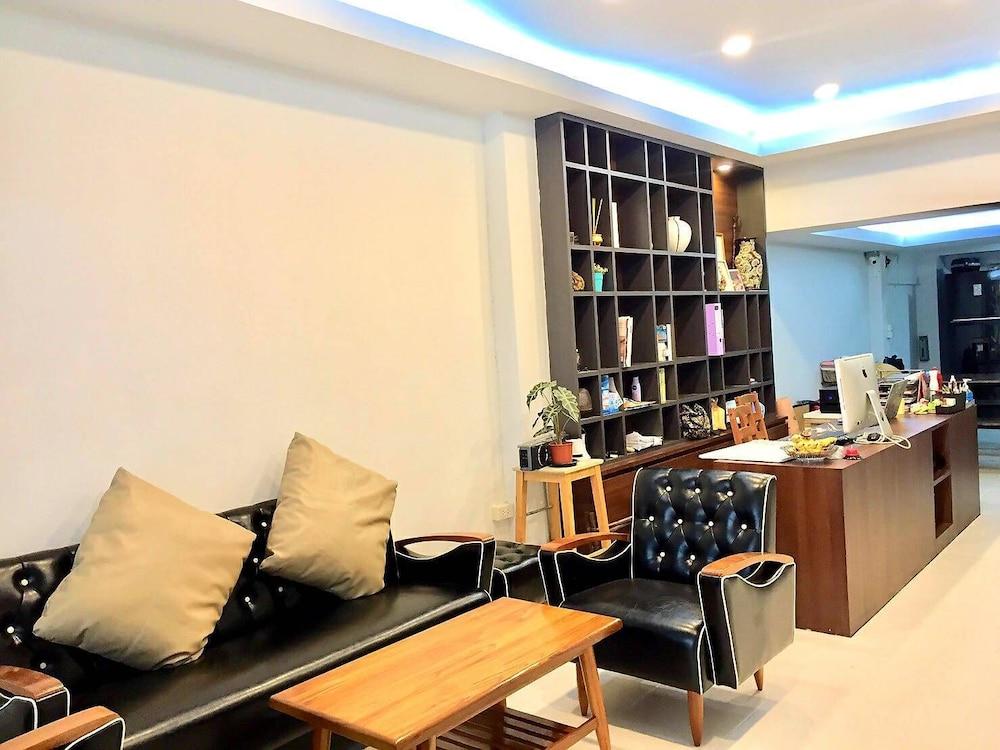 Asok Montri Hostel 2