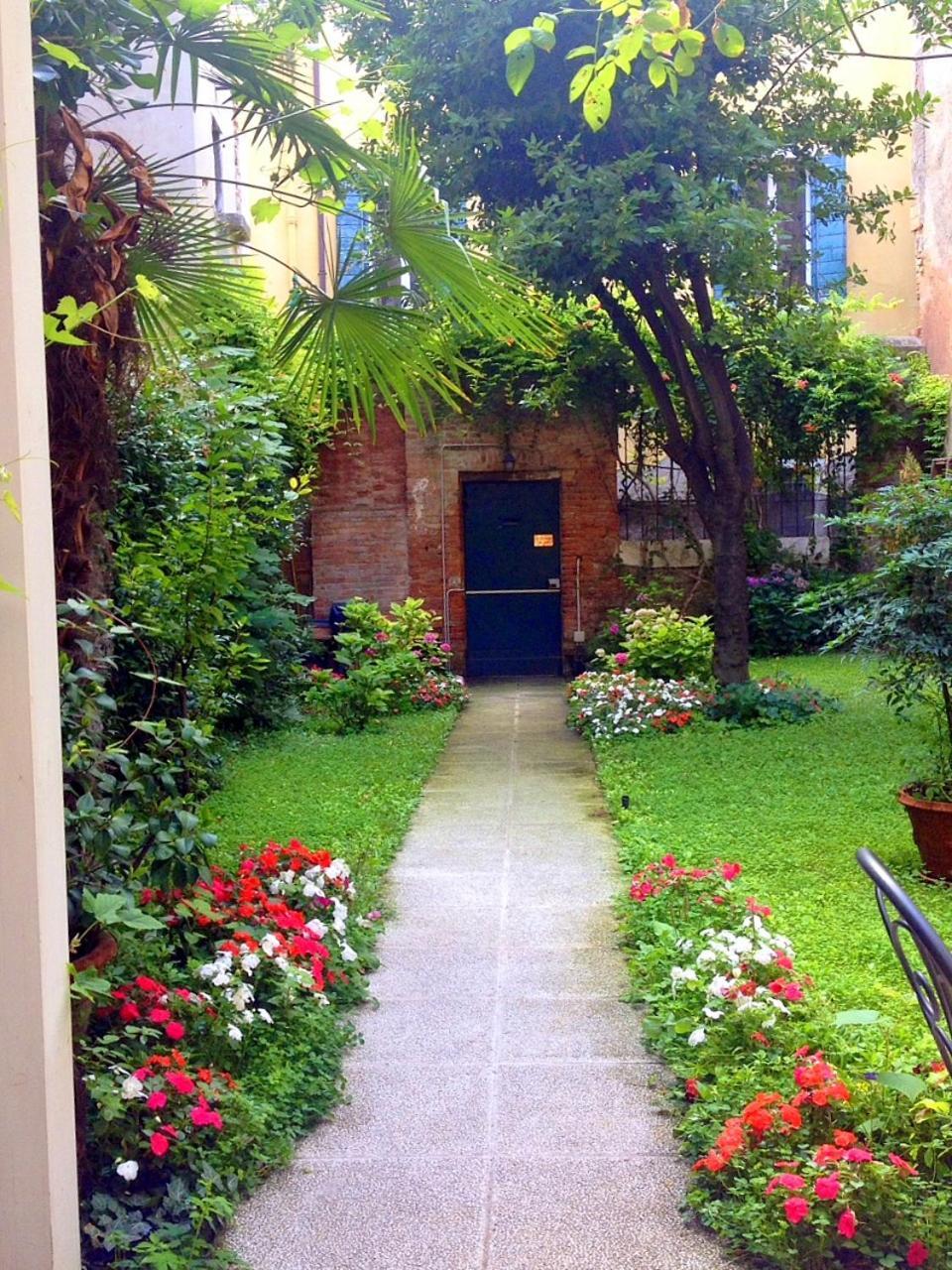 3749 Ponte Chiodo Guest House 1