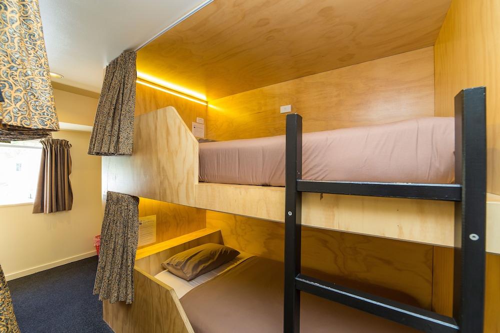 Sir Cedrics Tahuna Pod Hostel