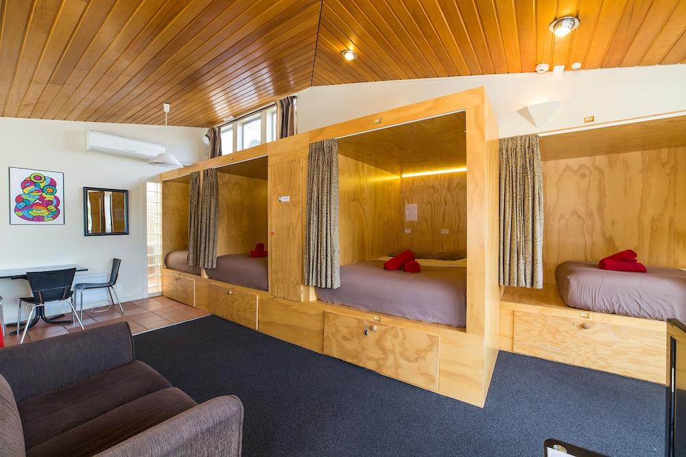 Sir Cedrics Tahuna Pod Hostel 1