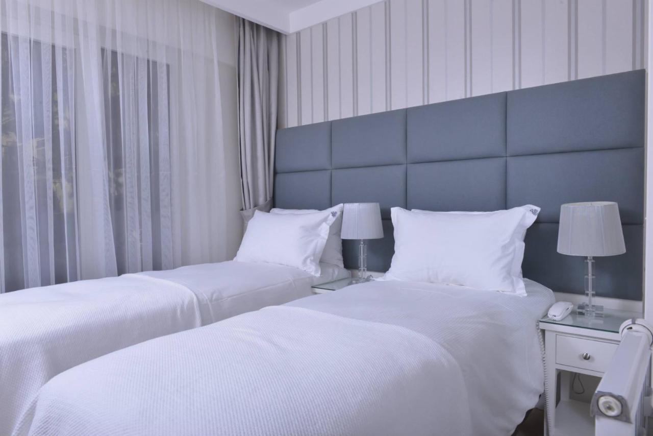 Ten Rooms (Adults only)