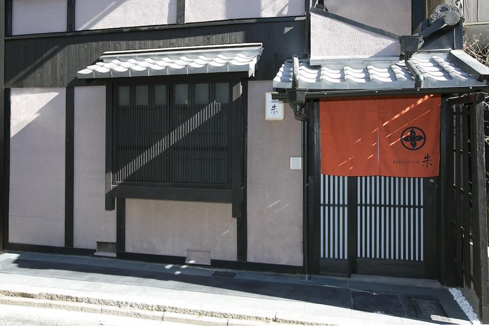 Host.A Umekoji Akari