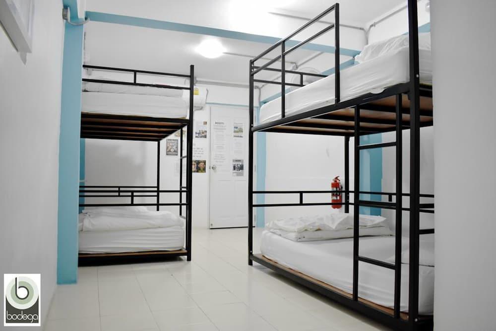Slumber Party Hostel (Adults only)