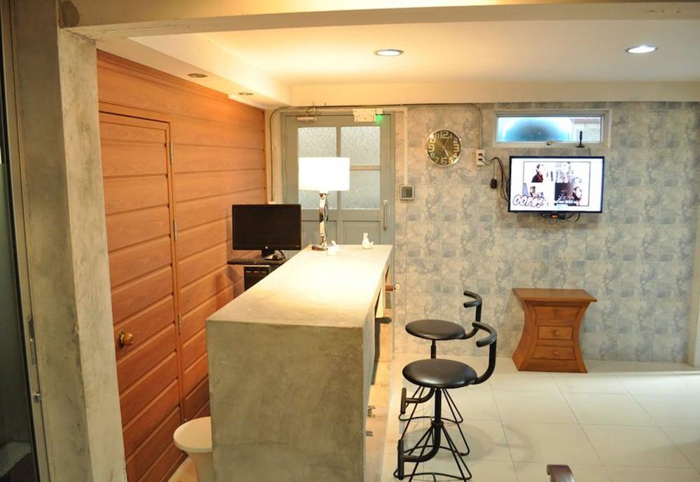 The Nexchange Bangkok Hostel 1