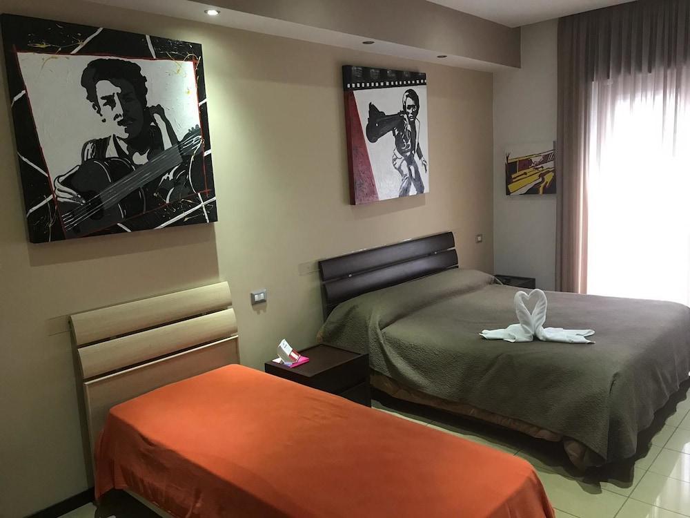 B&B Studio 83