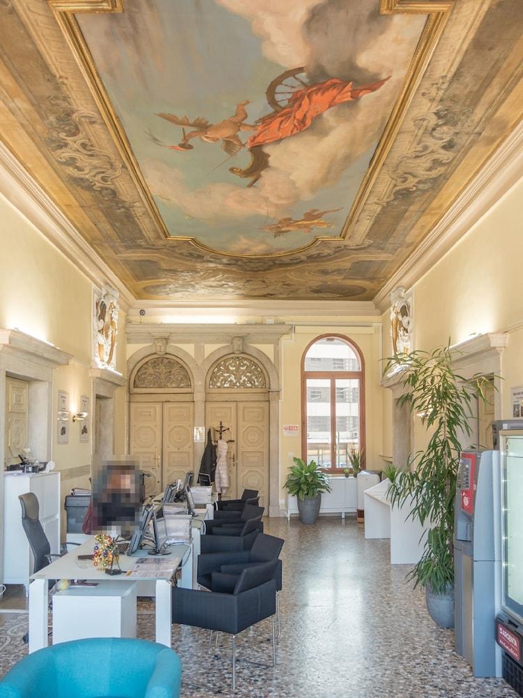 Santi Apostoli Venice Apartment 1