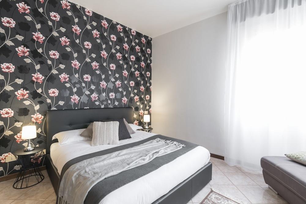 Santi Apostoli Venice Apartment