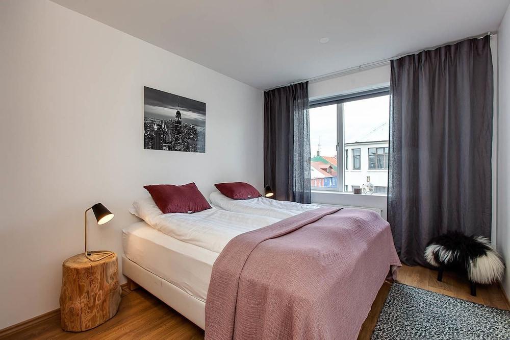 Thomsen Residence Suites 1