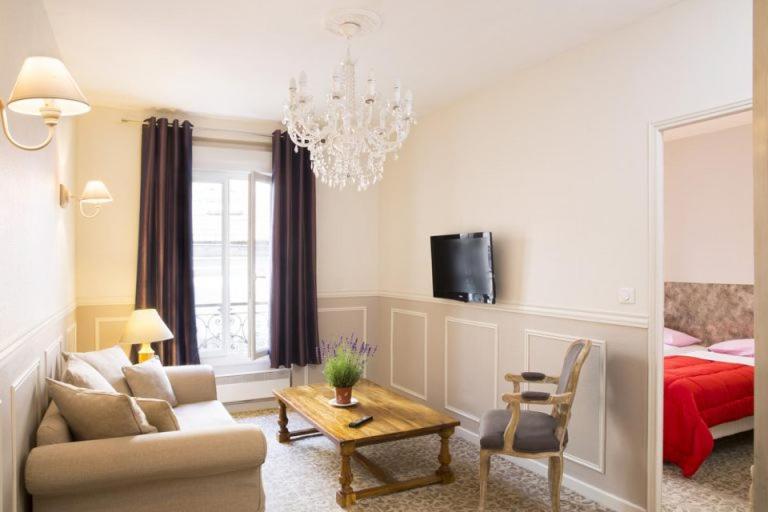 Bastille Hostel (Adults only)