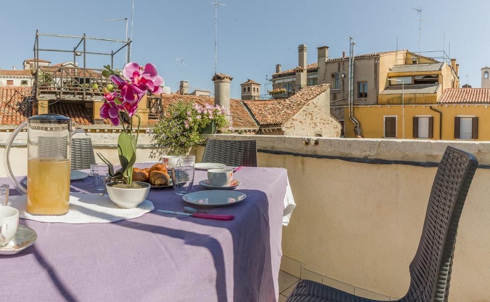 Rialto Deluxe Apartments 2