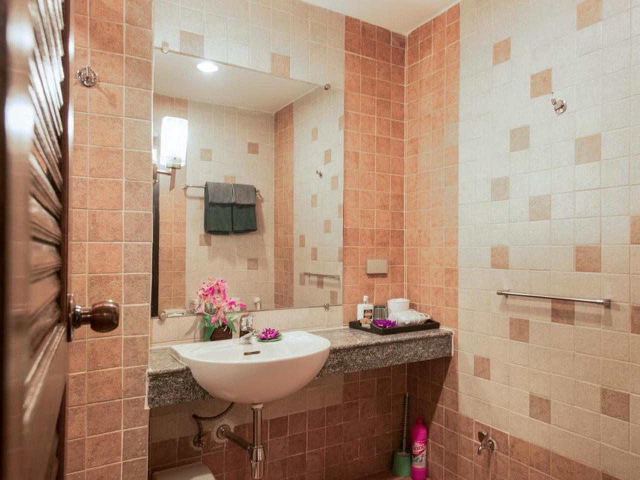 Serena Sathorn Suites 1