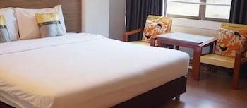 Crown Bts Nana Hotel 2