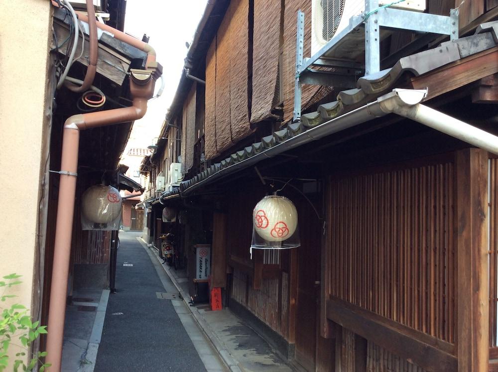 Tanaka-Ya (Adults only)