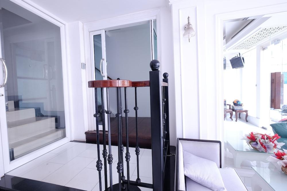 Ratchada Sutthisan Hotel And Longstay 1