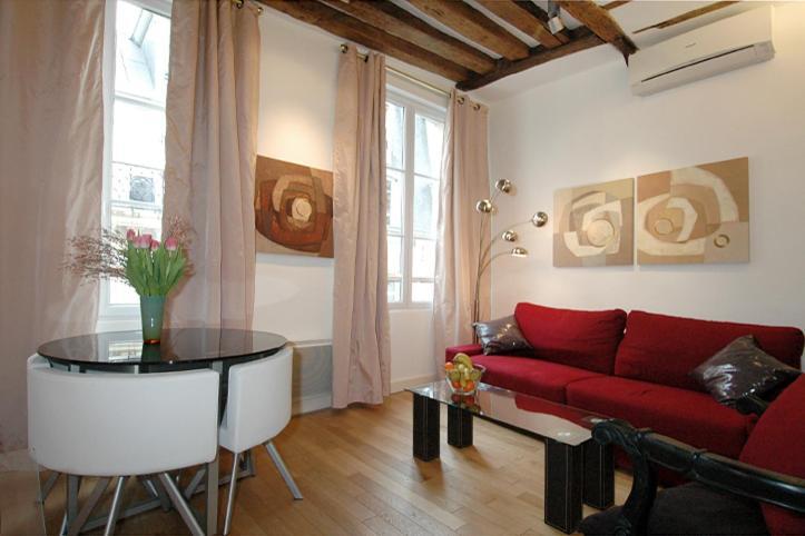 Holidaysinparis-Bourg Tibourg II