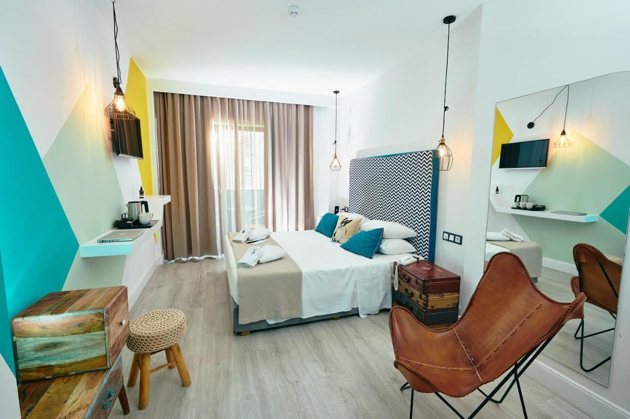 Blue Bottle Hotel (Adults only) 1