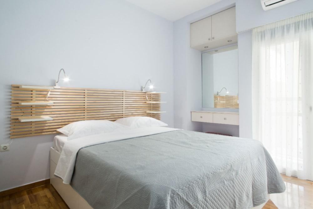 Nephiria, Live Like a Local Next To Acropolis