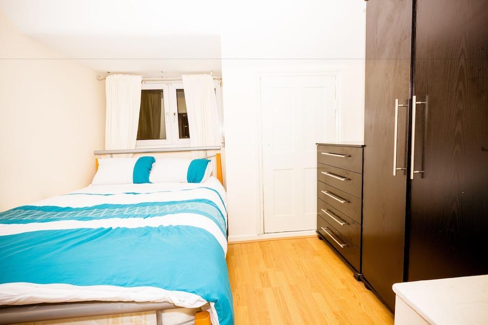 Colebert Avenue Apartment 1