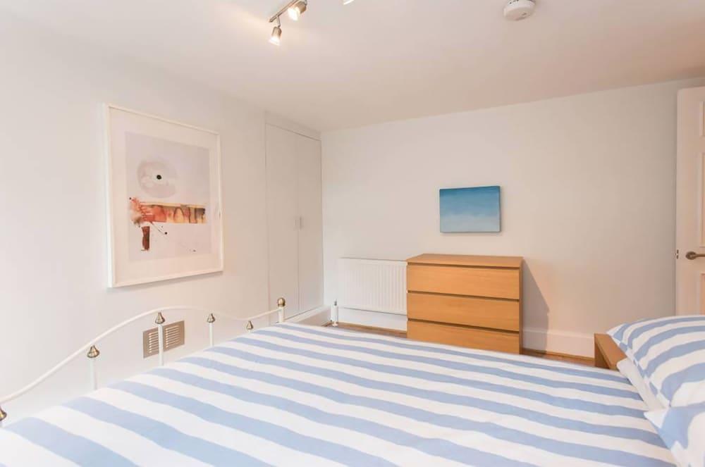 The New Kent Road Apartments 1