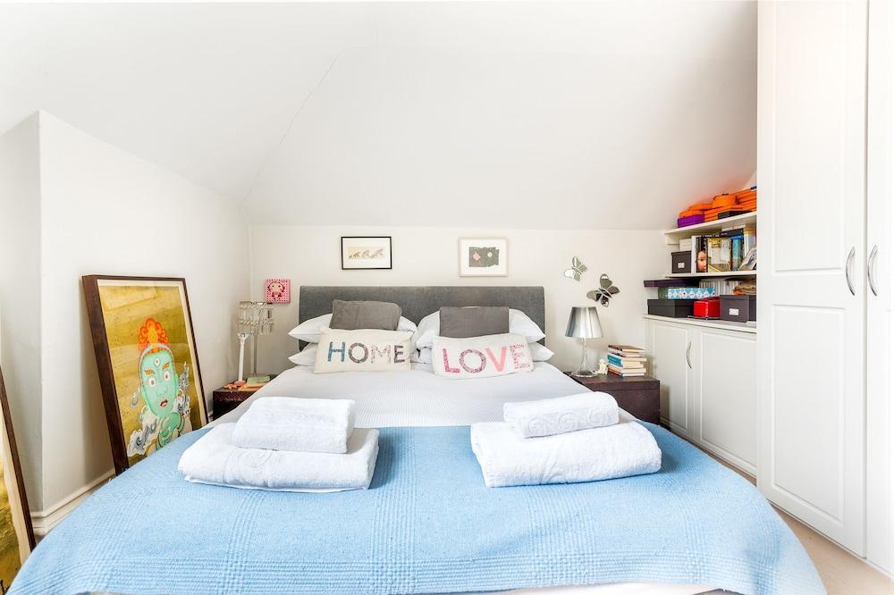 Pleasant Earl's Court Apartment Near Hyde Park 1