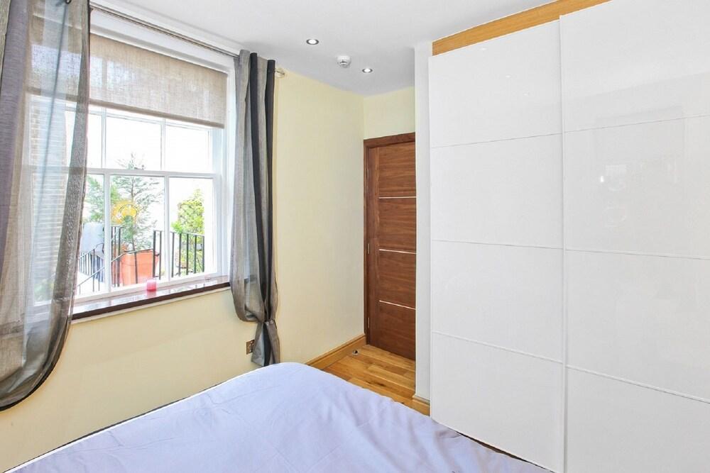 Baker Street Suites