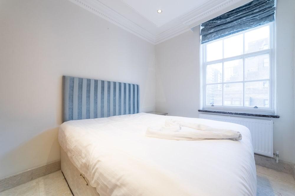 Hyde Park Place 2