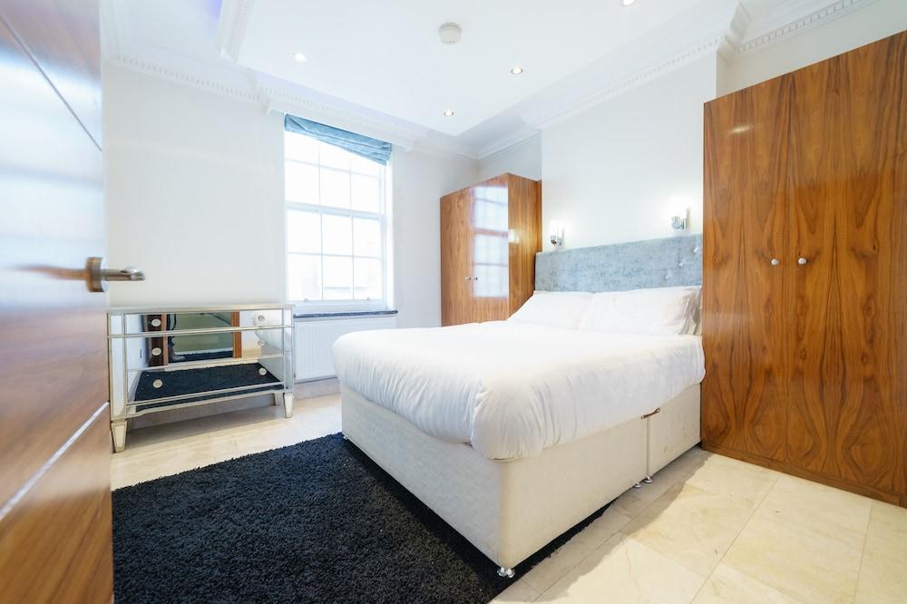 Hyde Park Place 1