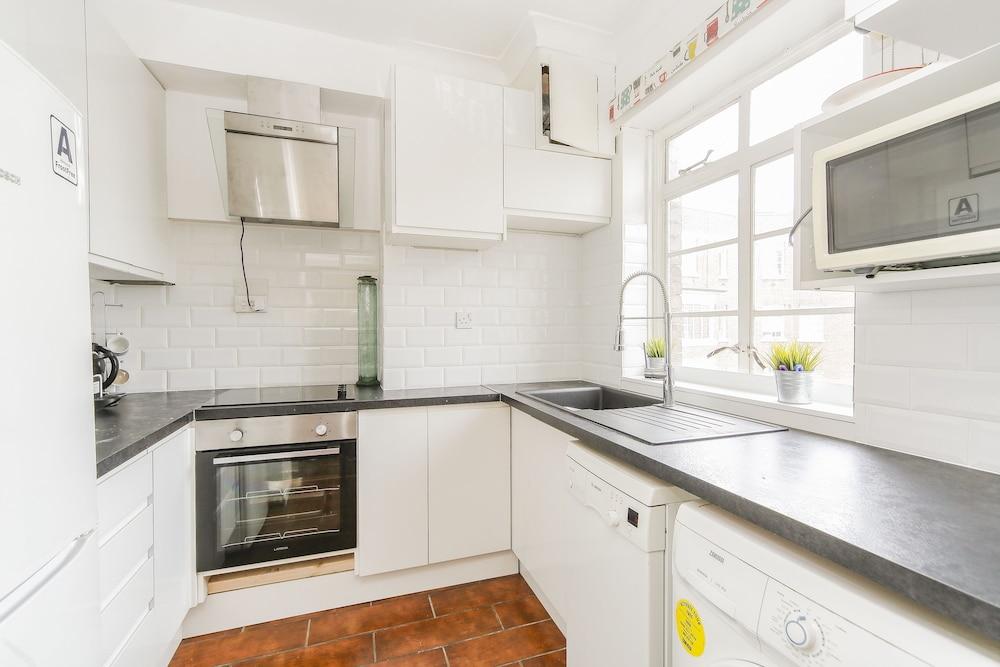Luxury Baker Street Apartment 1