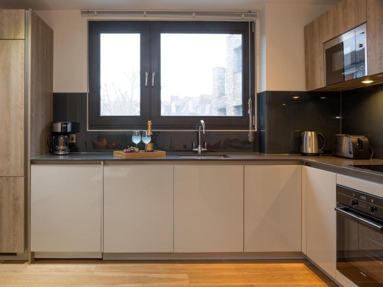 Central Tower Bridge Apartment 2