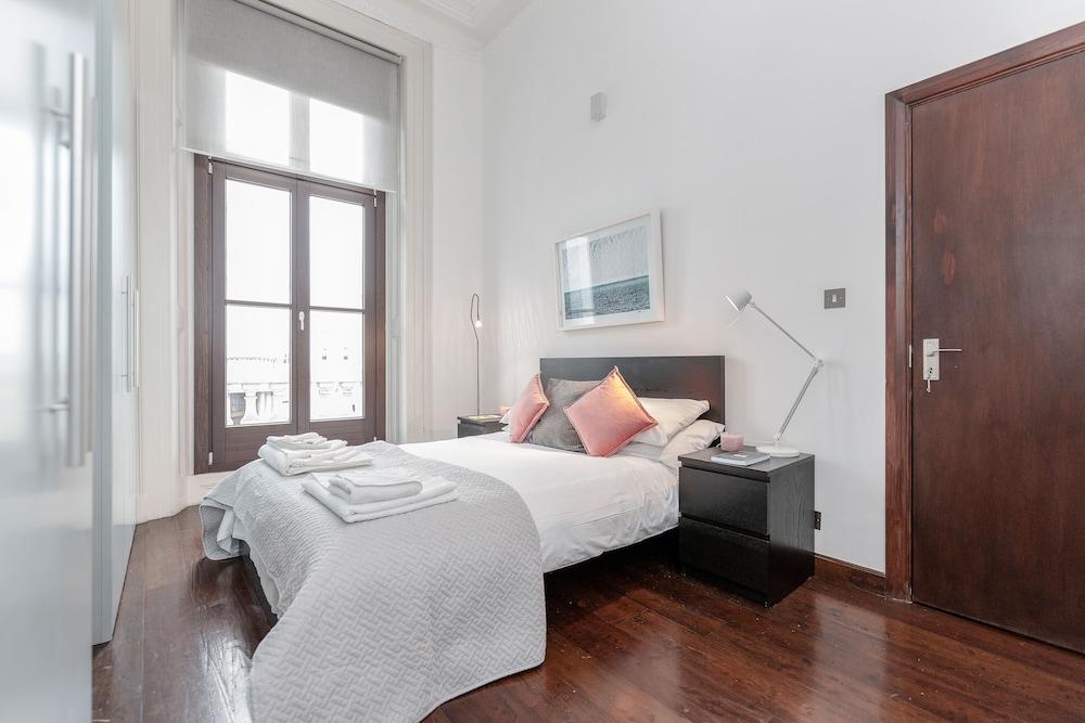 South Ken Apartment by Basetogo 2