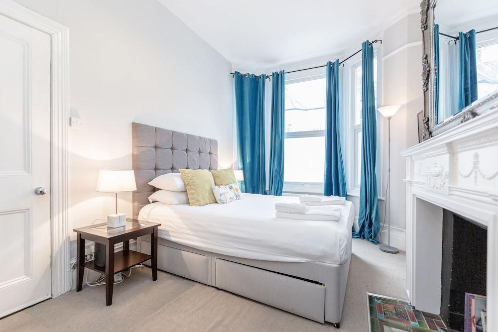 Clapham 2bed with Patio by Basetogo 1