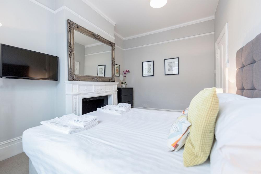 Clapham 2bed with Patio by Basetogo