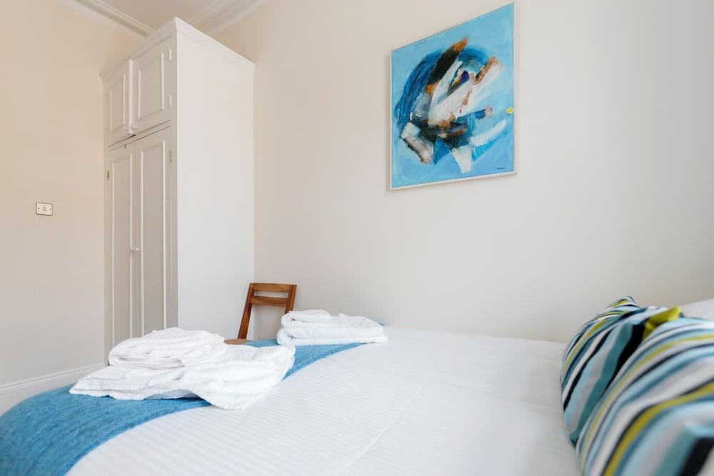 Earls Court Apartments by Basetogo 1