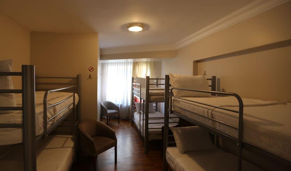 Bristol Hostel & Pub