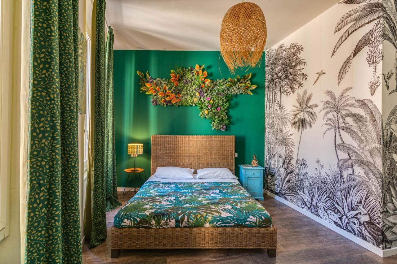 Code Rent a Room