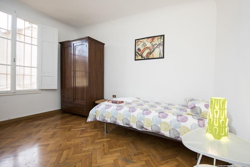 Cavour 1