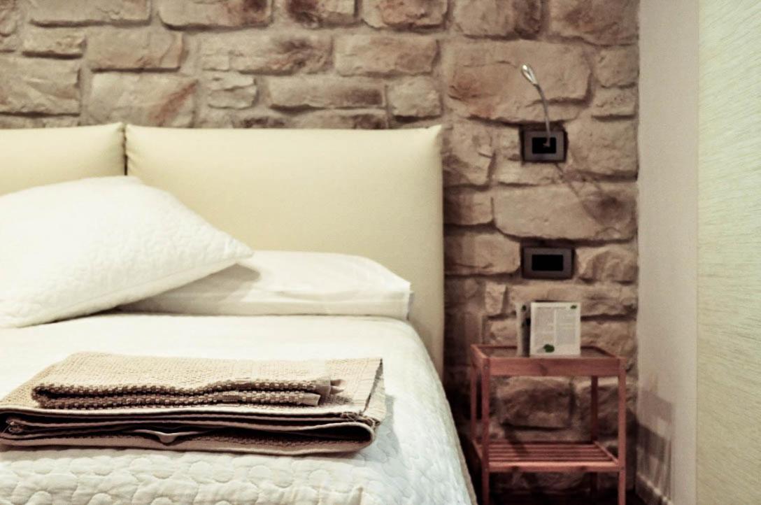 Olivia Rooms Teocrito