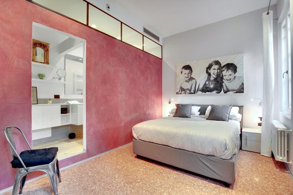 Stunning Modern Apartment in the Heart of Venice 2