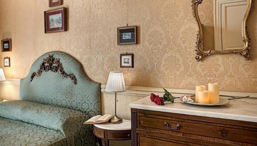 Lady Mary's Tribunali Luxury Suite 1