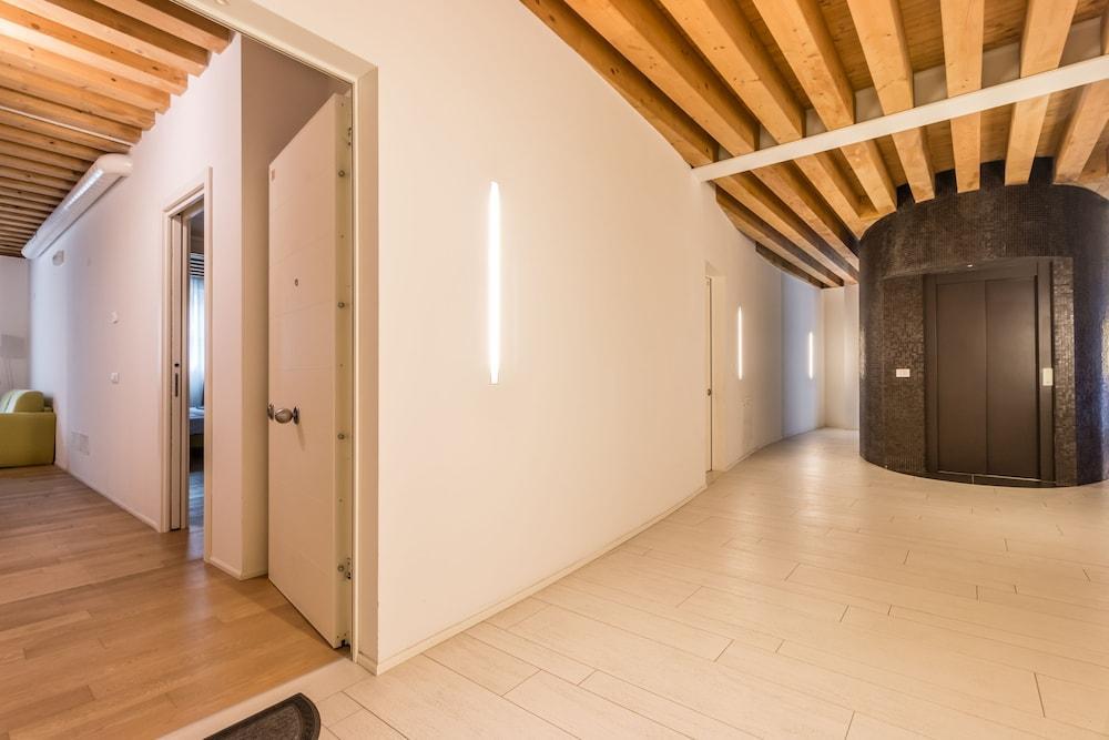 Mazzoni 15 Modern Flat 1