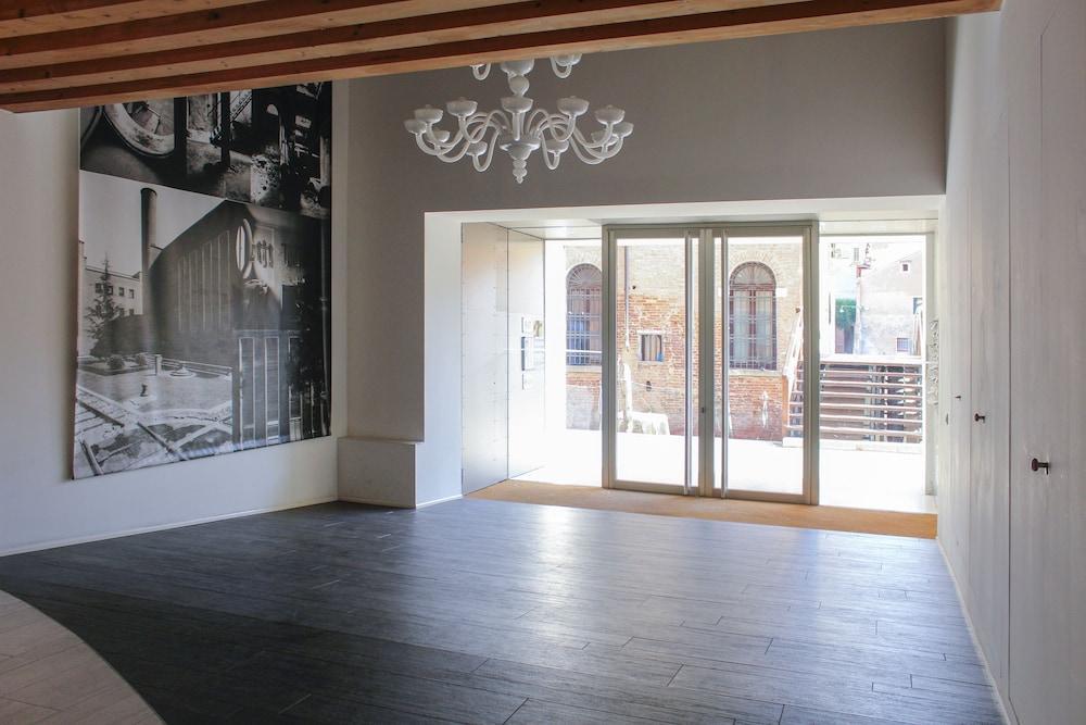 Mazzoni 15 Modern Flat 2