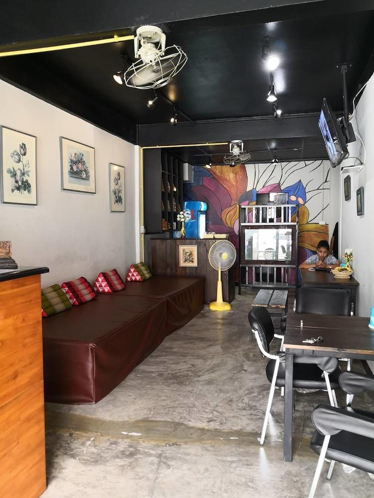 Feel Like Home Dormitory - Hostel 2