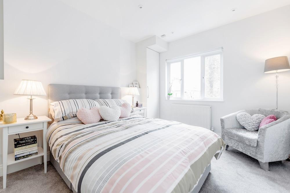 2 Bedroom Portobello Notting Hill Apartment 1