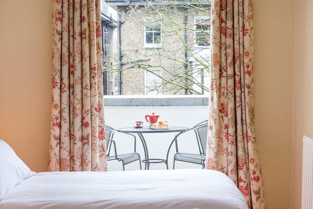 A Place Like Home - 2 Bedroom Apartment in Chelsea 1
